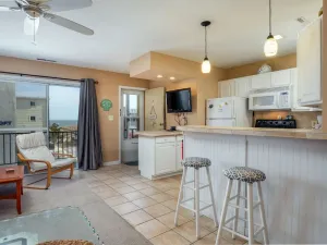 Image of Sunset South 2 is just a few steps to the beach on 68th Street