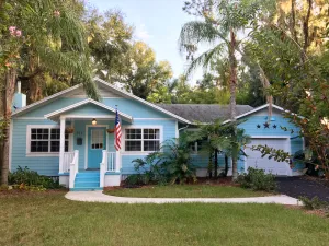 Image of The Little Blue Bungalow, a Cozy 1940’ Schoolhouse, 5 min walk to Restaurants,
