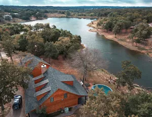 Image of Charming EdgeWater Escape, private pool near Arbuckle Lake