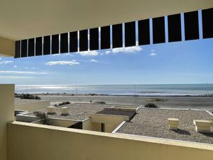 Image of T2 apartment facing the sea, with direct access to the beach.