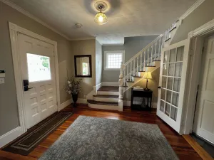 Image of 5-bedroom house. Close to airport, bus & train. 10 min from Boston. Sleeps 10.
