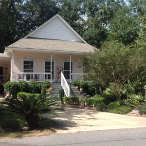 Image of Pineapple Palms Downtown Loft B&B and Gardens