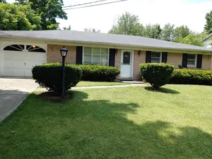 Image of Cozy & charming ranch style home in cul-de-sac.