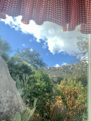 Image of Romantic & cozy cottage w\/fireplace; close to hiking trails & 30min to San Diego