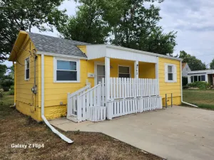 Image of Cozy 2 Bedrooms Home- convenient location.