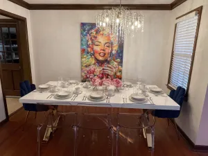 Image of Luxurious Marilyn’s Mansion in the heart of Springfield!