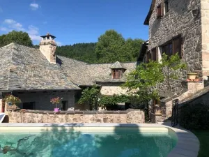 Image of Estaing 10mn Pierre and Lauze, Exposed timbers, calm, Lot, hilly, Forests