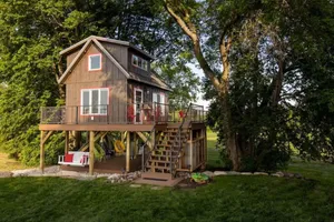 Image of Marion Lake Tree House