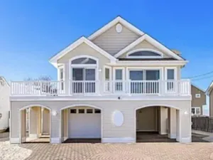 Image of 3 bedroom accommodation in Beach Haven Gardens