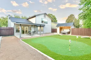 Image of New ! Stylish House with Hot Tub & MiniGolf & GameRoom by SixFlags SeaWord UTSA