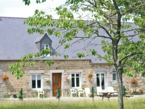 Image of Charming Home with Fireplace, Large Garden & Modern Amenities in Peaceful Countryside