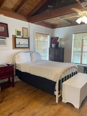 Image of Charming 1-Bedroom Oasis in Lafayette - Perfect for a Cozy Getaway