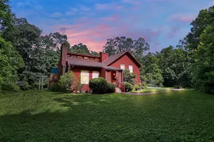 Image of East Cavalry Red House<br>3 bedrooms 3 full baths sleeps up to 12