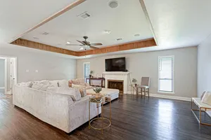Image of Huge Trendy Remodeled 4 Bdrm 2 Bath Home Restaurants Shopping I-10<br>10 min to LSU