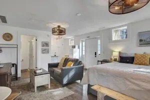 Image of Marr Manor - Studio B&B downtown