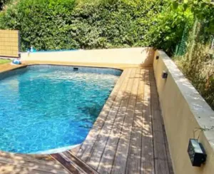 Image of Large house with swimming pool at the gates of Aix