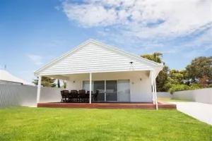 Image of Stella Dais - Set off the main street, right in the heart of Robe