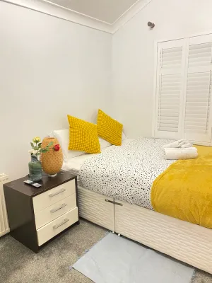 Image of Stunning 5-Bed House in Erith, Greater London