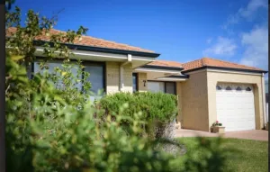 Image of Close to the beach, STRA6450H9X87W00