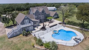 Image of White Oak Lodge-Texas Sized Pool & 24 acre B&B