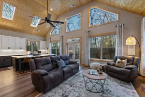 Image of Peaceful Modern Chalet in Ellijay