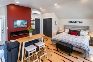 Image of Courtside Cottage - WalkScore 93 - Dog Friendly