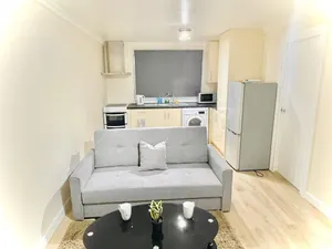 Image of Spacious Ground Floor flat Nr. Heathrow