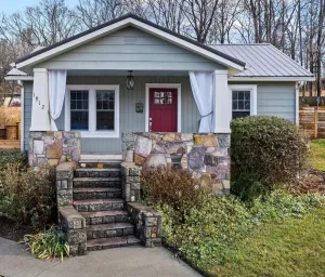 Image of Bright & Cozy Bungalow Close To Downtown! Dogs Stay Free!