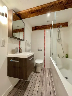 Image of Authentic stone and larch chalet \/ 350 m from the gondola 8\/9 persons 90 m² \/ 430 sq. ft.