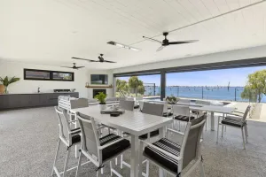 Image of Elements on the Waters Edge, Woodlands