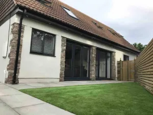 Image of Beautiful cosy rural retreat with parking!