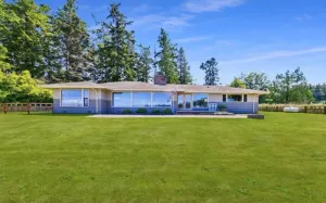 Image of Perch - Balda Getaway: Spacious family friendly rambler with harbor view
