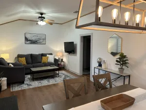 Image of Cheerful 2 Bedroom in Shiner - Close to Downtown