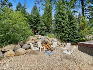 Image of Delightful Cabin Nestled close to Tamarack Resort