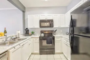 Image of Fully equipped smart condo, located 5 min from capitol, Great for Extended Stays