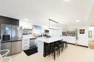 Image of New Remodel\/5 Rooms\/3Full bathrooms\/6TVs\/3Kings3Queens\/Baby\/Dog friendly