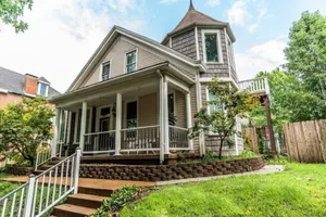 Image of Historic charm☆Fenced☆Gated parking☆Huge
