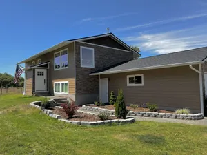 Image of Unique renovated 4 bedroom home on 1.5 acre private lot