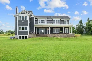 Image of Summit Hill House with Pond with Mountain Views