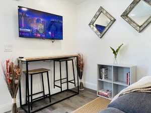 Image of Little Blue is Brand New Cottage a few miles away from Springs and cave diving