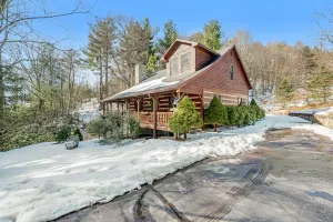 Image of Gorgeous two-level mountain home w\/ free WiFi, deck, central AC, firepit, & W\/D