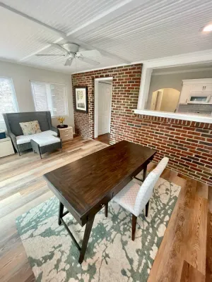 Image of Cheerful cottage w\/work space near hospitals