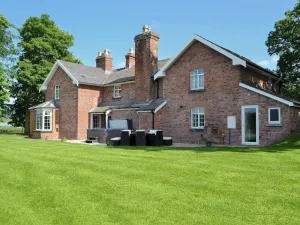Image of 5 bedroom accommodation in Newtown