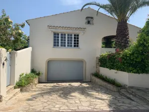 Image of Townhouse with garden and pool
