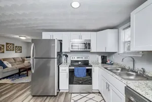 Image of Comfortable & Private 2 Bedrm Cottage w\/ King bed.