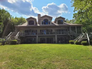 Image of GREAT for FAMILIES, beautiful waterfront, kayaks, firepit, pool table, & more!