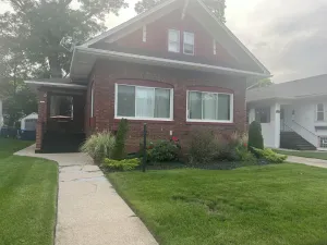Image of OVERSIZED house located 20min ORD\/ MDW airports, 15min D\/T Chg. 1min to I-290.