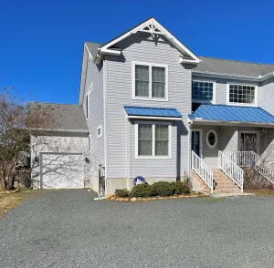 Image of Misty Sails - Lovely  spacious 3BR duplex , community pool.NO LINENS PROVIDED