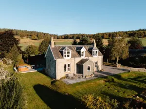 Image of Balvattan Farmhouse -  a lodge that sleeps 10 guests  in 5 bedrooms