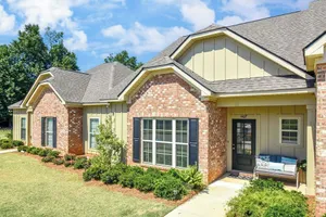 Image of Townhome in the heart of Auburn! 3 BR\/2.5 BA  with a flex space!